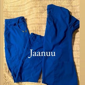 XS top and bottom. No rips or tears. New hospital just has different color.